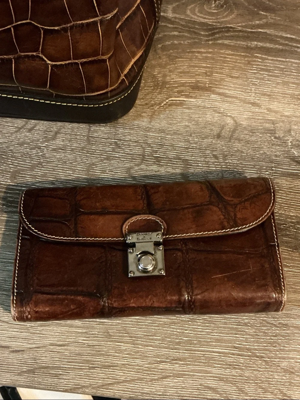 Dooney & Bourke Brown Croc-Embossed Hobo Shoulder Bag Wallet Key Fob 3pc EUC